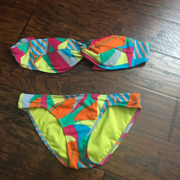 Bikini - Picture 2 of 4